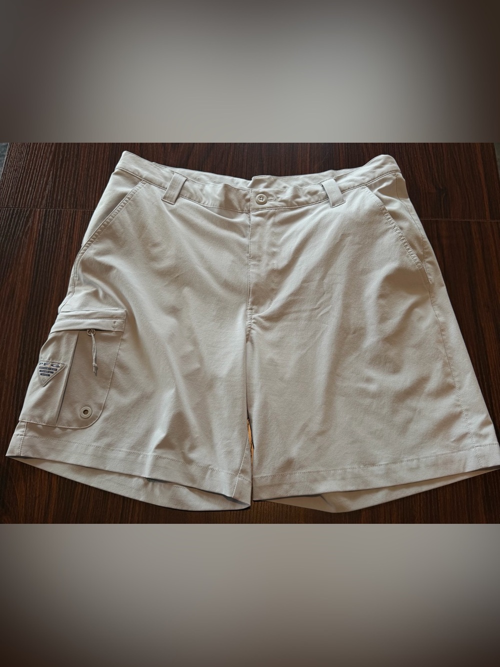 Size 36/8 Men’s Columbia Cream Shorts with Cargo Pocket